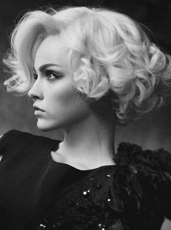 Graduated Bob with Effortless Curls
