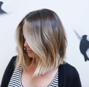 Wavy Lob with Face-Framing Highlights