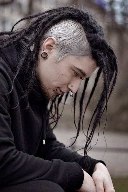 Undercut con Rastas y Contraste de Color