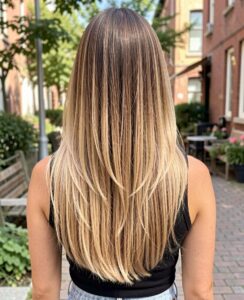 Balayage Styles for Straight Hair - Brunette and Honey Blonde