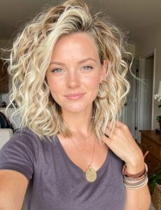straight bang curly shoulder