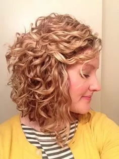 medium curly hairstyles
